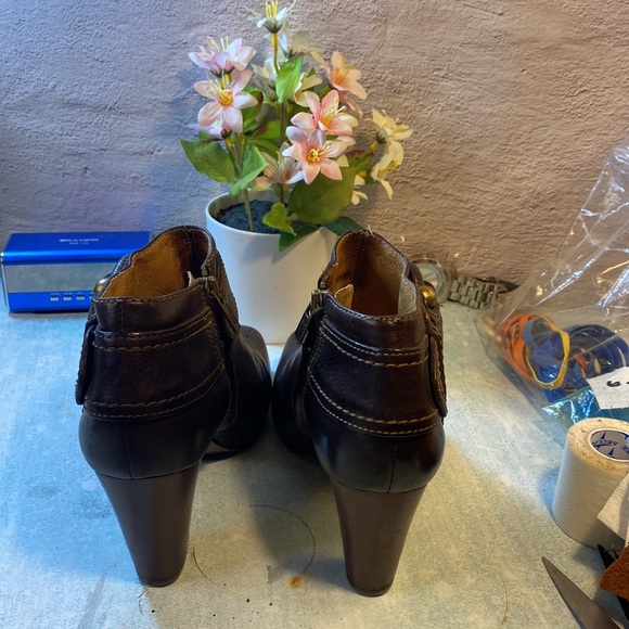 Frye shoes SZ 6 - Picture 3 of 7